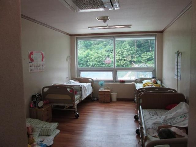 아림노인요양원 생활실 내부 (침대 ...