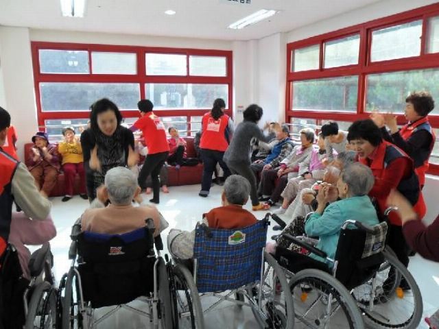 에덴동산 웃음치료 프로그램