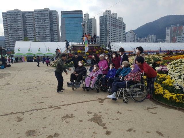 늘돌봄요양센터 마산 국화축제!!!