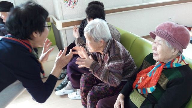 혜성노인복지센터 웃음치료 프로그램