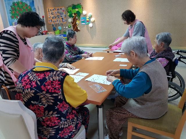 예가요양원 미술놀이