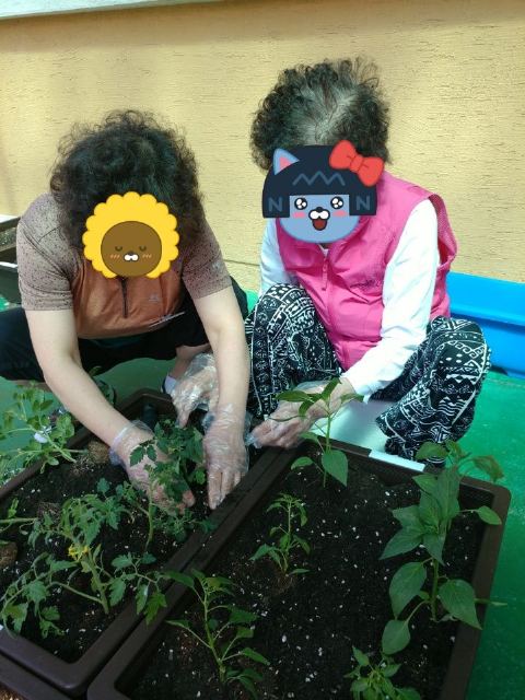 무지개언덕노인전문요양센터 2018-04-24