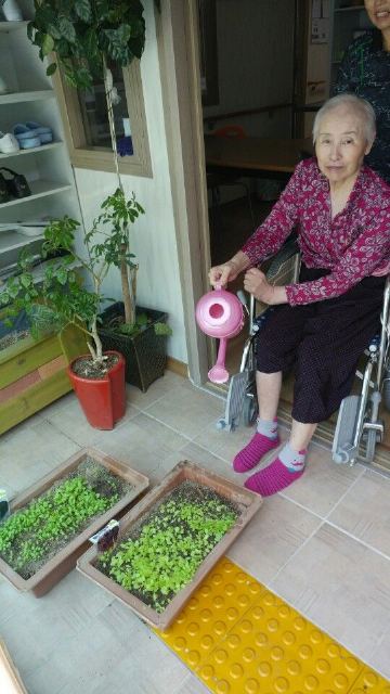 강산노인요양센터 4월 일상생활 사진입니다