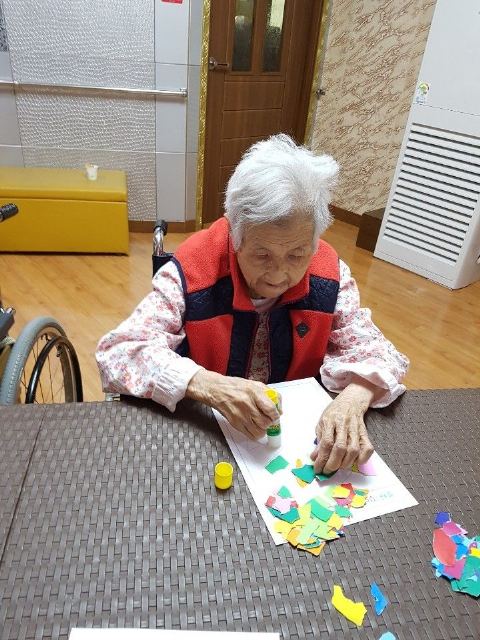 에덴실버요양원 프로그램 진행중