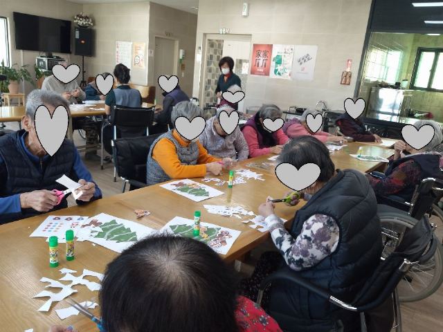 주사랑노인요양센터 크리스마스트리 만들기