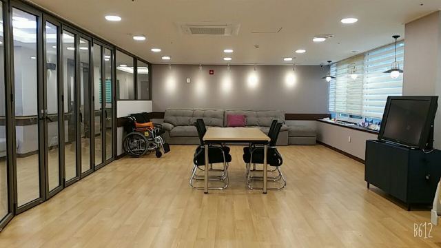 연세노인전문요양원 2층 생활실 사진입니다.