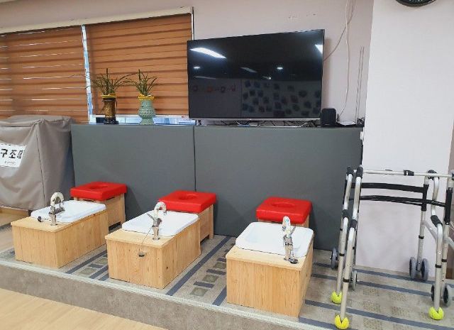 으뜸주야간보호센터 족욕 좌훈기 입니다.