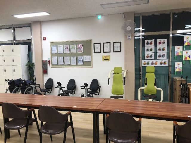 군위 우리재가 주간보호센터 운동기구