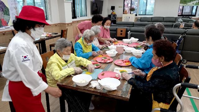 성남의료복지사회적협동조합 우리재가복지센터 푸드테라피 프로그램