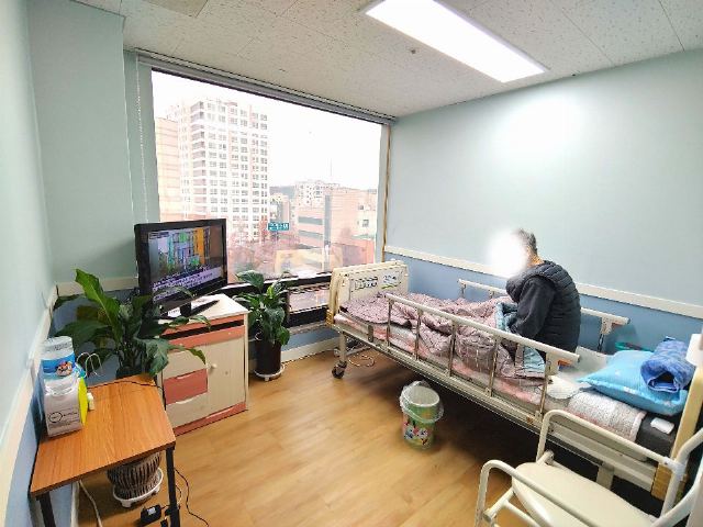 맑은요양원 맑은요양원 온유실(1인실)