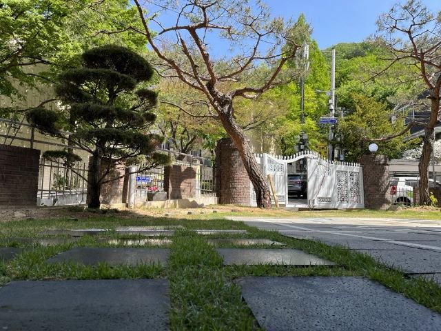 사랑숲요양원 요양원 앞마당(여름1)