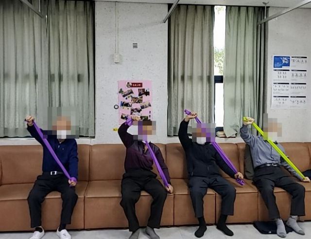 김제노인전문요양원주간센터 신체프로그램 세라밴드