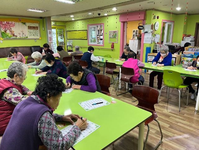늘사랑요양센터 지필활동
