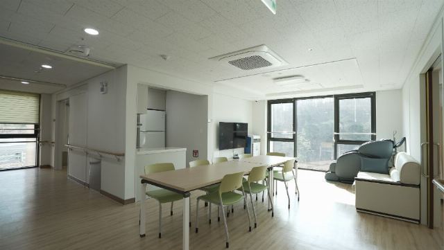 울산북구실버케어센터 생활실 거실
