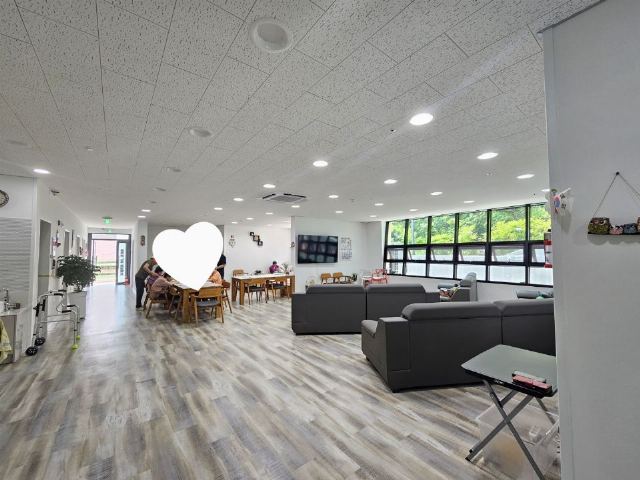 보은주간보호센터 보은주간보호센터 거실(2)