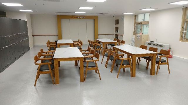 이음실버케어센터 식사 및 레크레이션 공간