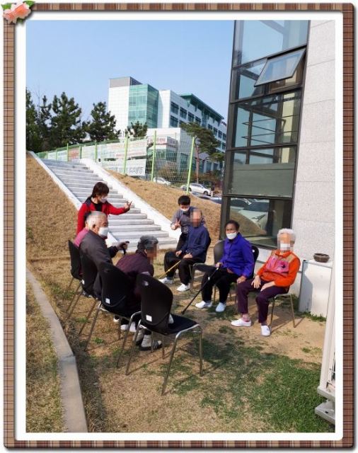 강동어르신케어센터 4월 외부산책