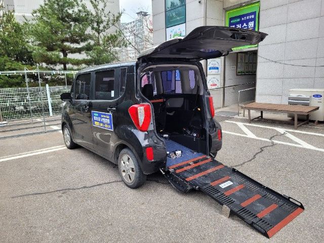 플러스원요양원 휠체어 리프트 차량