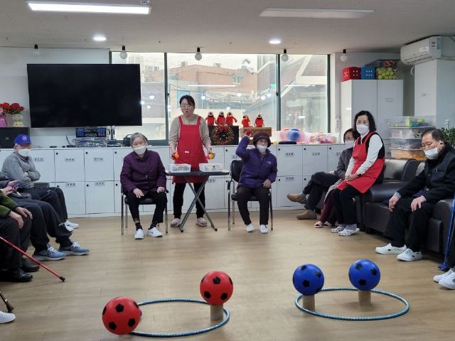 참사랑데이케어센터 훌라후프 풍선치기