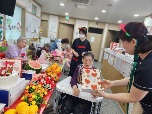 사랑자리요양원(본점) 2024년 5월 어버이날 ...