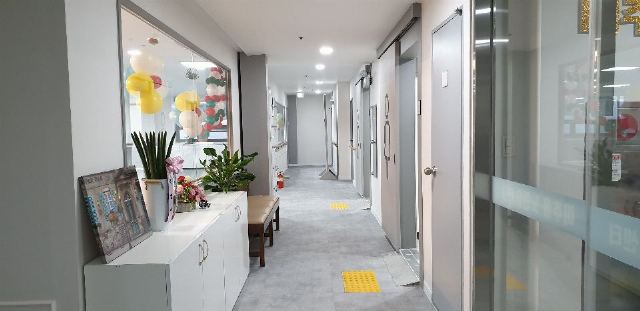 미추홀노인주간보호센터 화장실과 복도