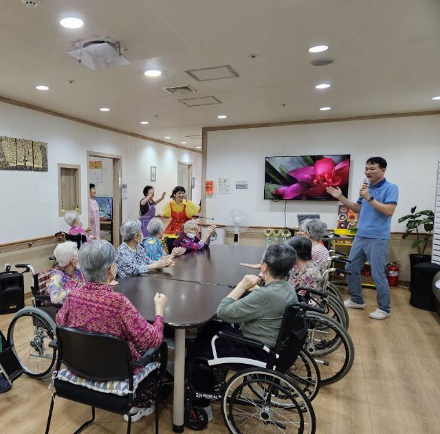 아이러브요양원 - 한가위 공연 및 노래 ...