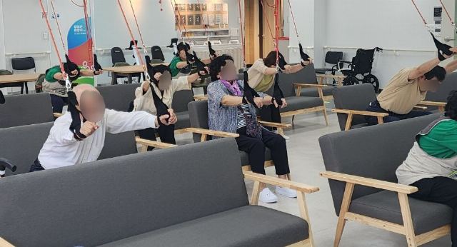 갈렙노인복지센터 슬링 체조 신체프로그램