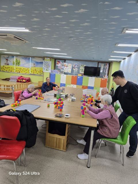 웃음꽃 주간보호센터 실버차차 교구놀이