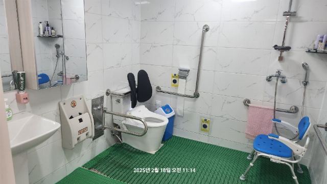 화영주간보호센터 남자 화장실