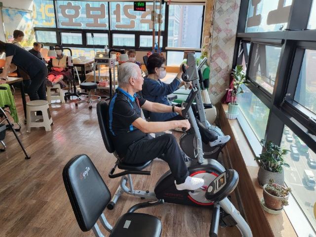 (주)행복한효마을 신바람 인생을 향해 신나게 ...
