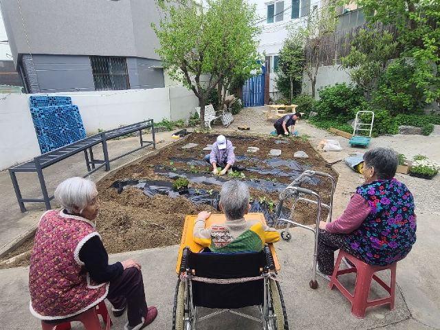 새롬노인요양공동생활가정 2025-04-28