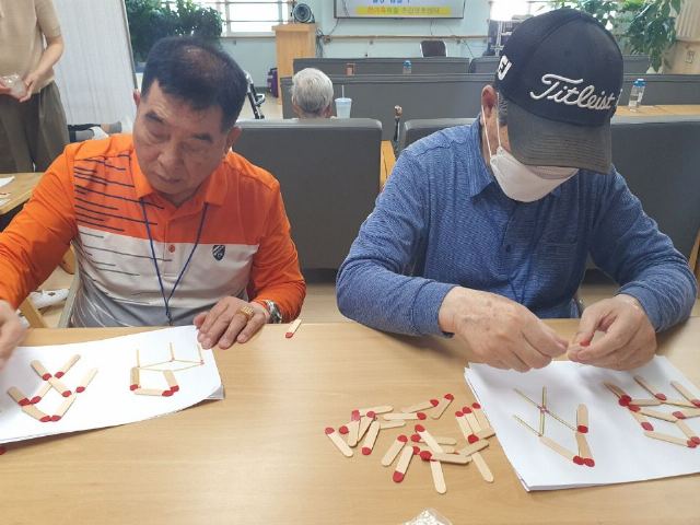 한가족재활주간보호센터 교규/수학 성냥개비 쌓기
