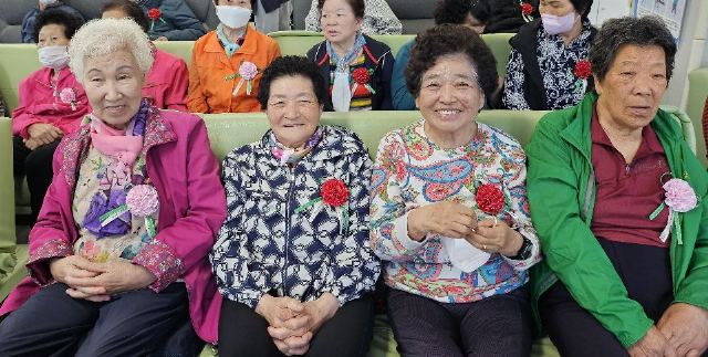 행복한복지센터 어버이날행사