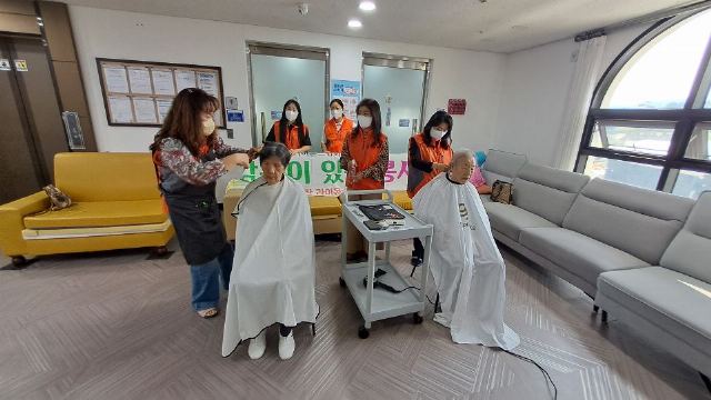 제민주야간보호센터 일류 미용사에게 예쁘게 헤 ...