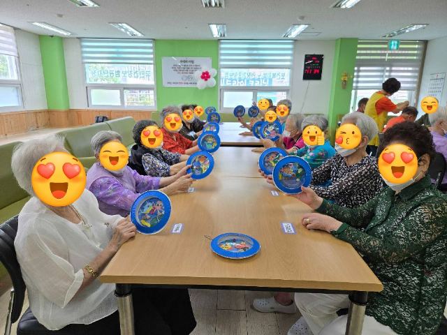 굿모닝데이케어센터 미술활동(바닷속물고기액자)