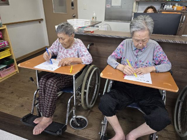 (사회복지법인함평성애원) 함평성애노인요양센터 인지활동-색칠