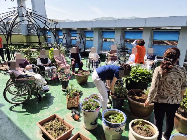 사랑지기어르신마을요양원 2025-08-21