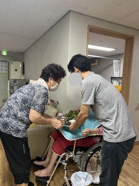 한마음노인전문요양원 식사보조