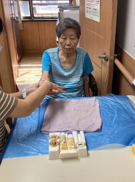 거목실버홈 손 마사지