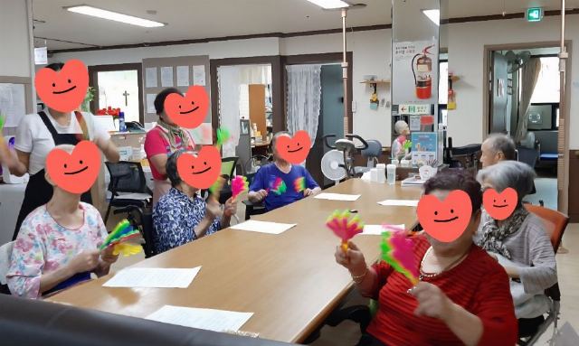 한울노인요양원 음악활동(손바닥 플러비)