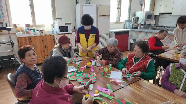 굿모닝주간보호센터 크리스마스 리스 만들기