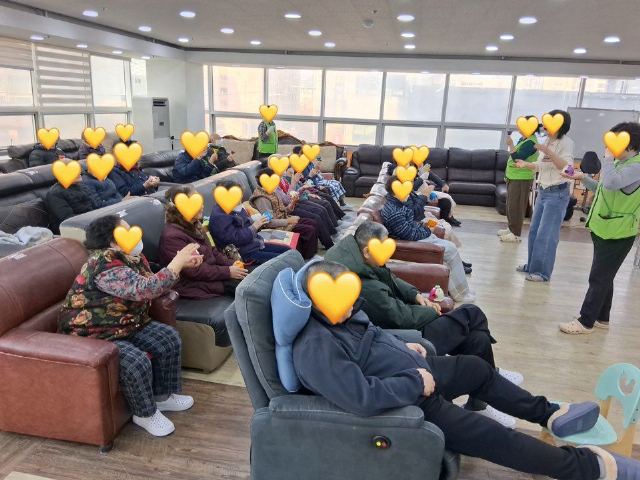 해피 싱글벙글노인복지센터 2025-12-03