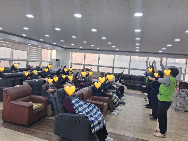 해피 싱글벙글노인복지센터 2025-12-03