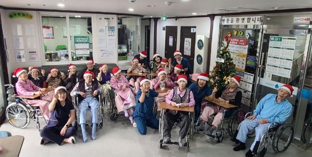 생수의집 어르신들의 Merry Ch ...