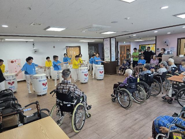 포도원 남원노인복지관 난타공연