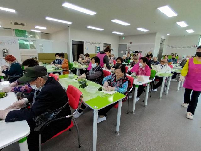 가가호호즐거운재가노인복지센터 갓김치만들기