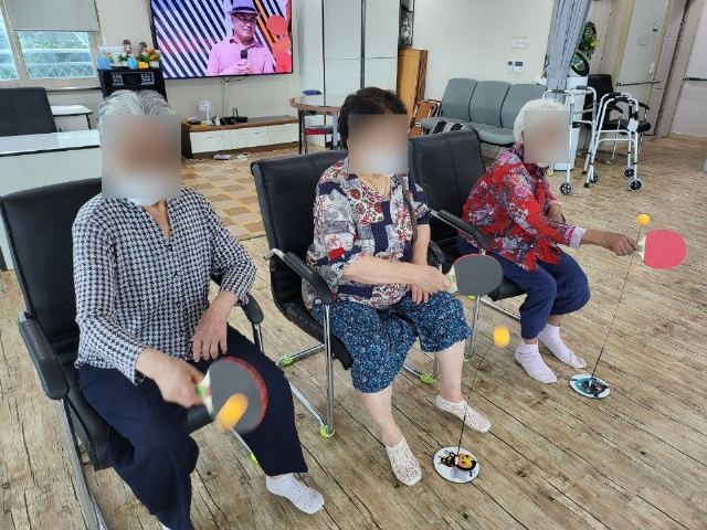 오라노인주간보호센터 탁구놀이