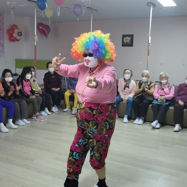 대흥동주간노인보호센터 어버이날 행사