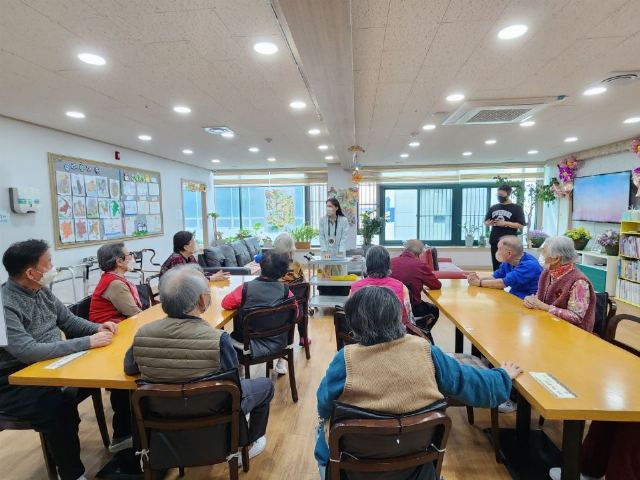 웃음꽃피는마을주간보호센터 2021-05-02