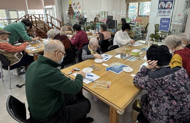 동구노인복지관부설동울산노인복지센터 미술치료 프로그램